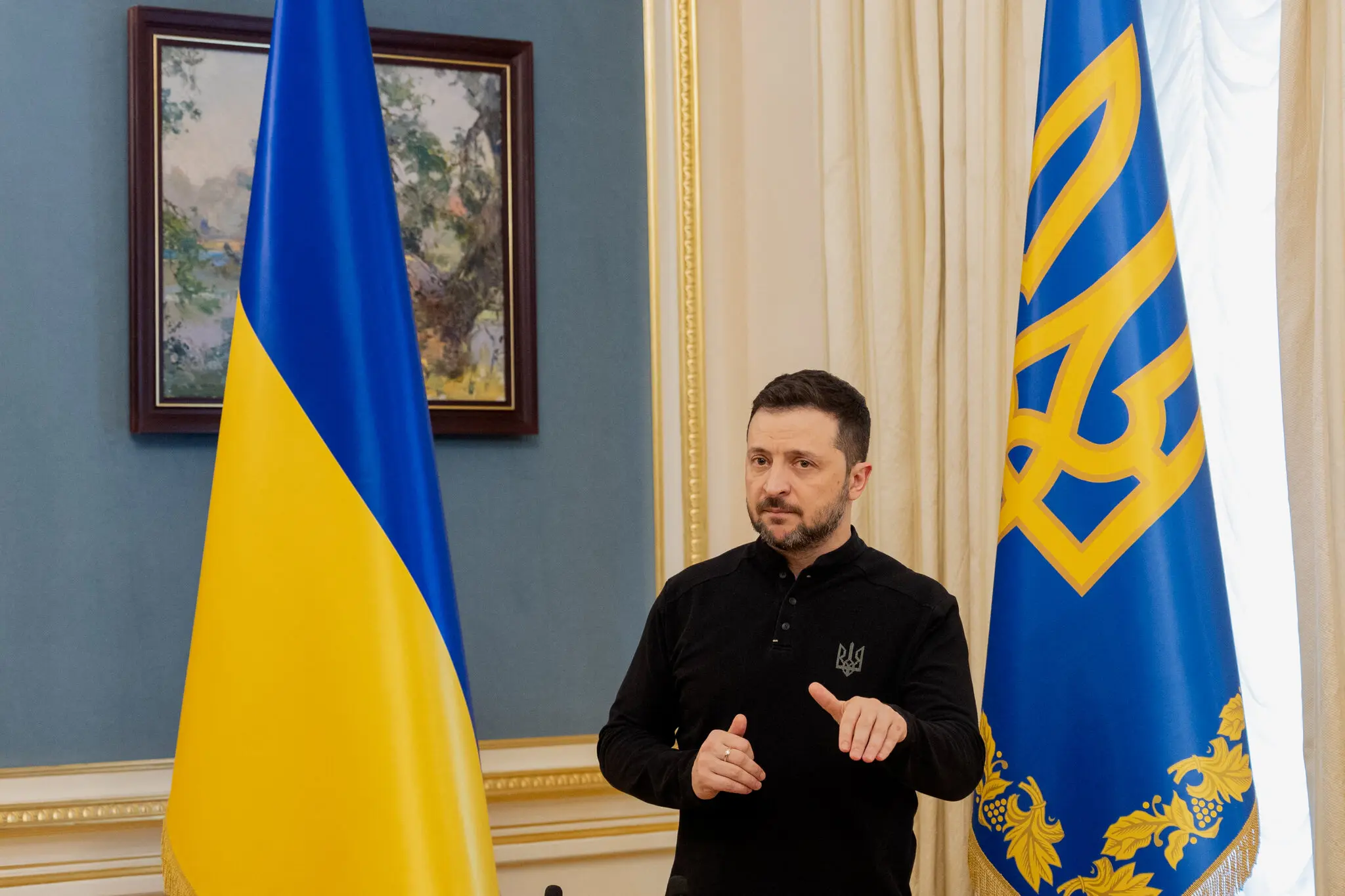 Президент України Володимир Зеленський під час розмови з журналістами в Києві в середу